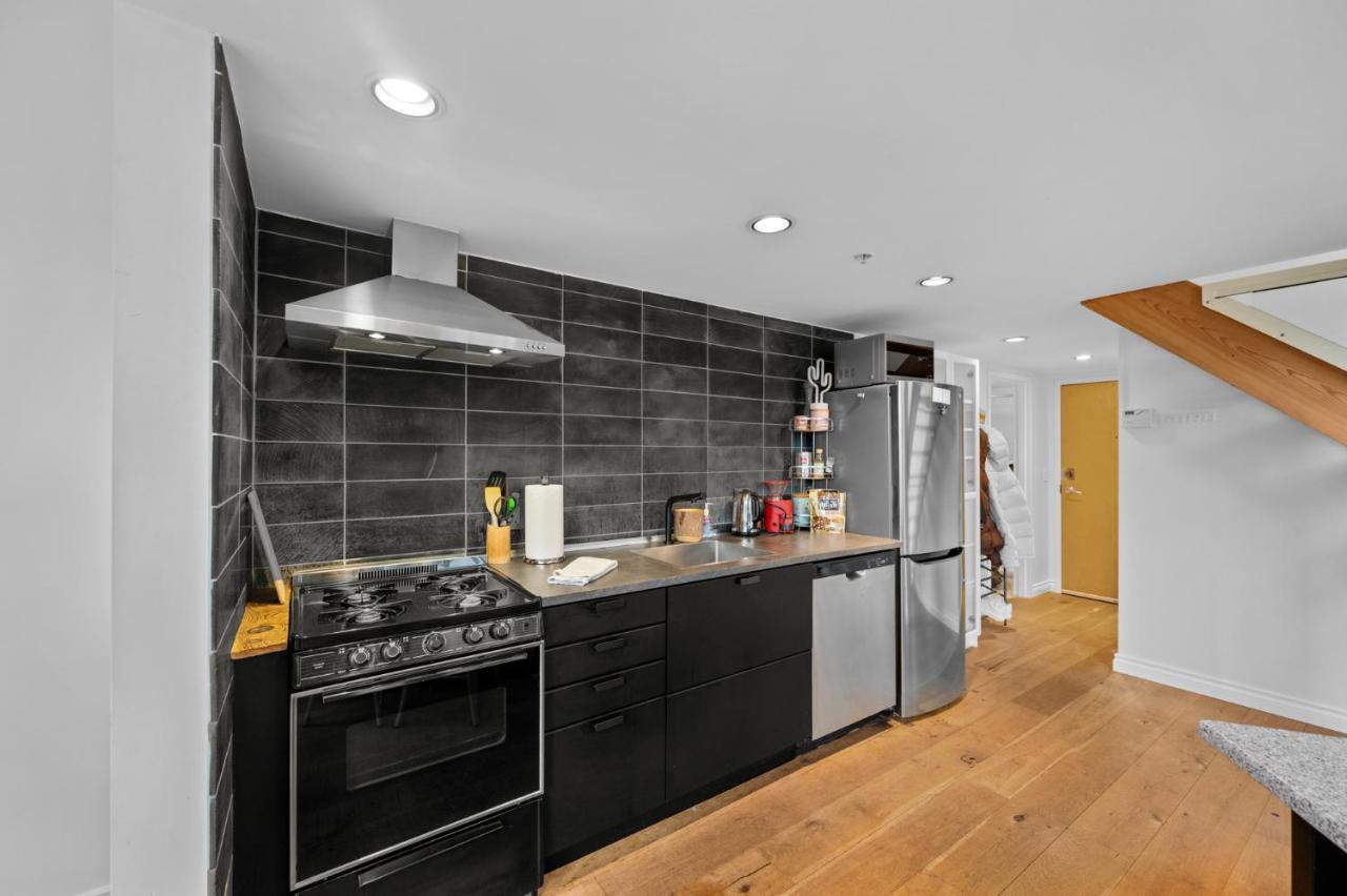 Rare Find Loft With Full Kitchen At Heart Of Downtown Appartement Vancouver Buitenkant foto