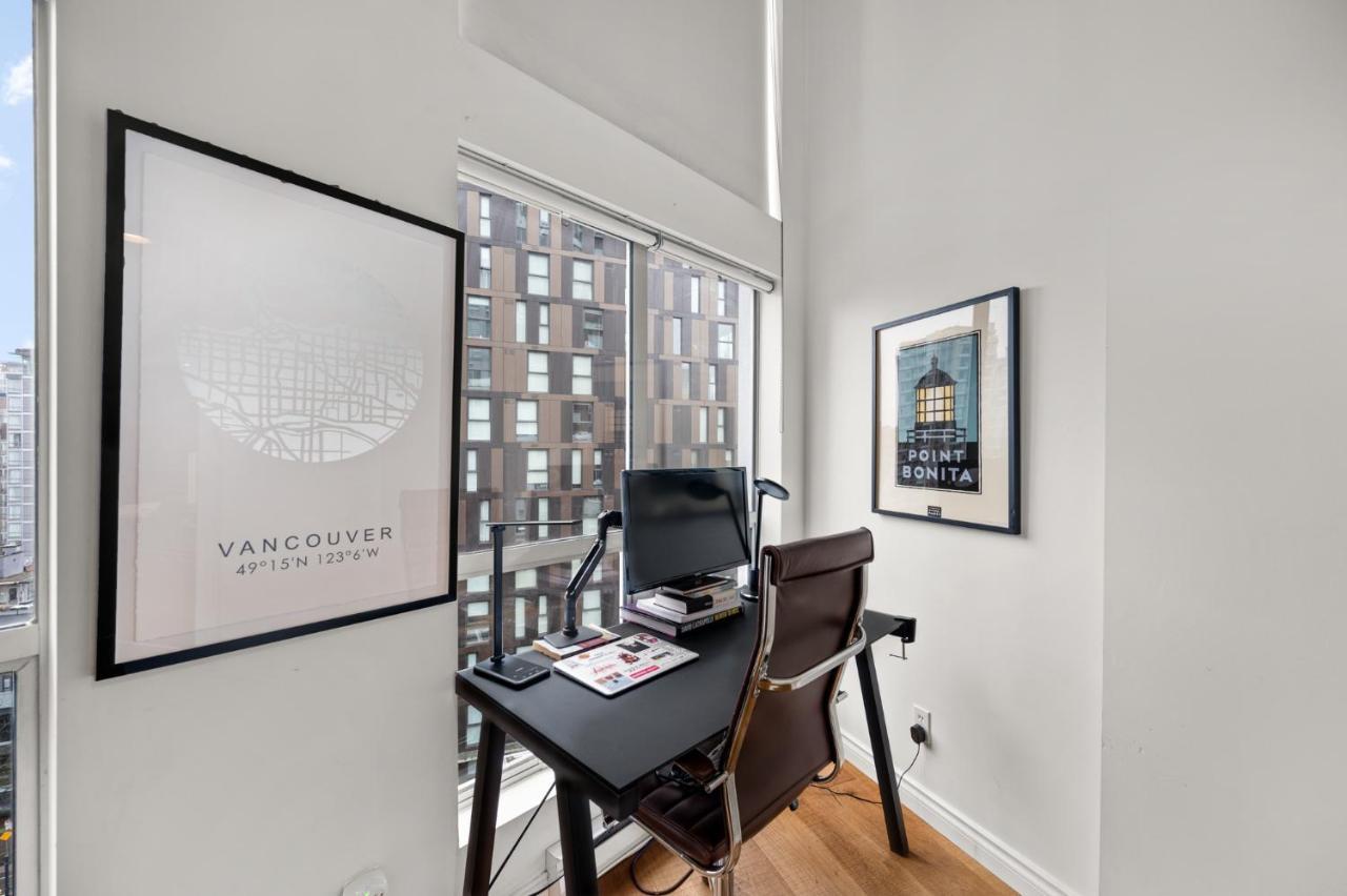 Rare Find Loft With Full Kitchen At Heart Of Downtown Appartement Vancouver Buitenkant foto